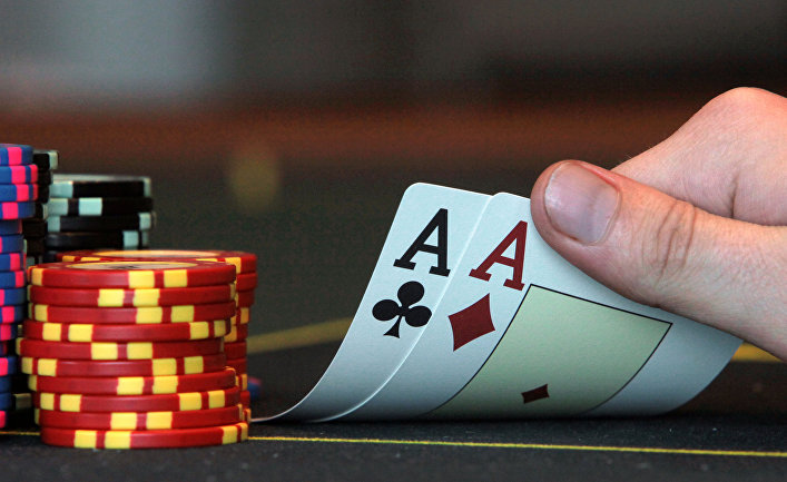 Các vị trí trên bàn Poker và Lợi thế của từng vị trí trên bàn